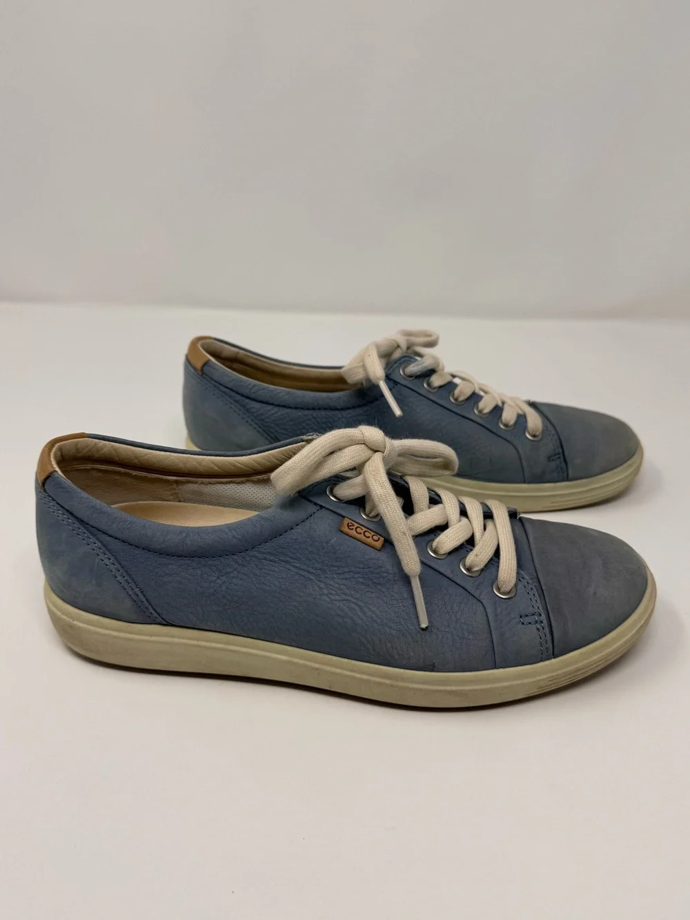Ecco leather sneakers, size 8 (EU 39), casual comfy classic lace up shoe